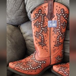 Women's cowgirl boots